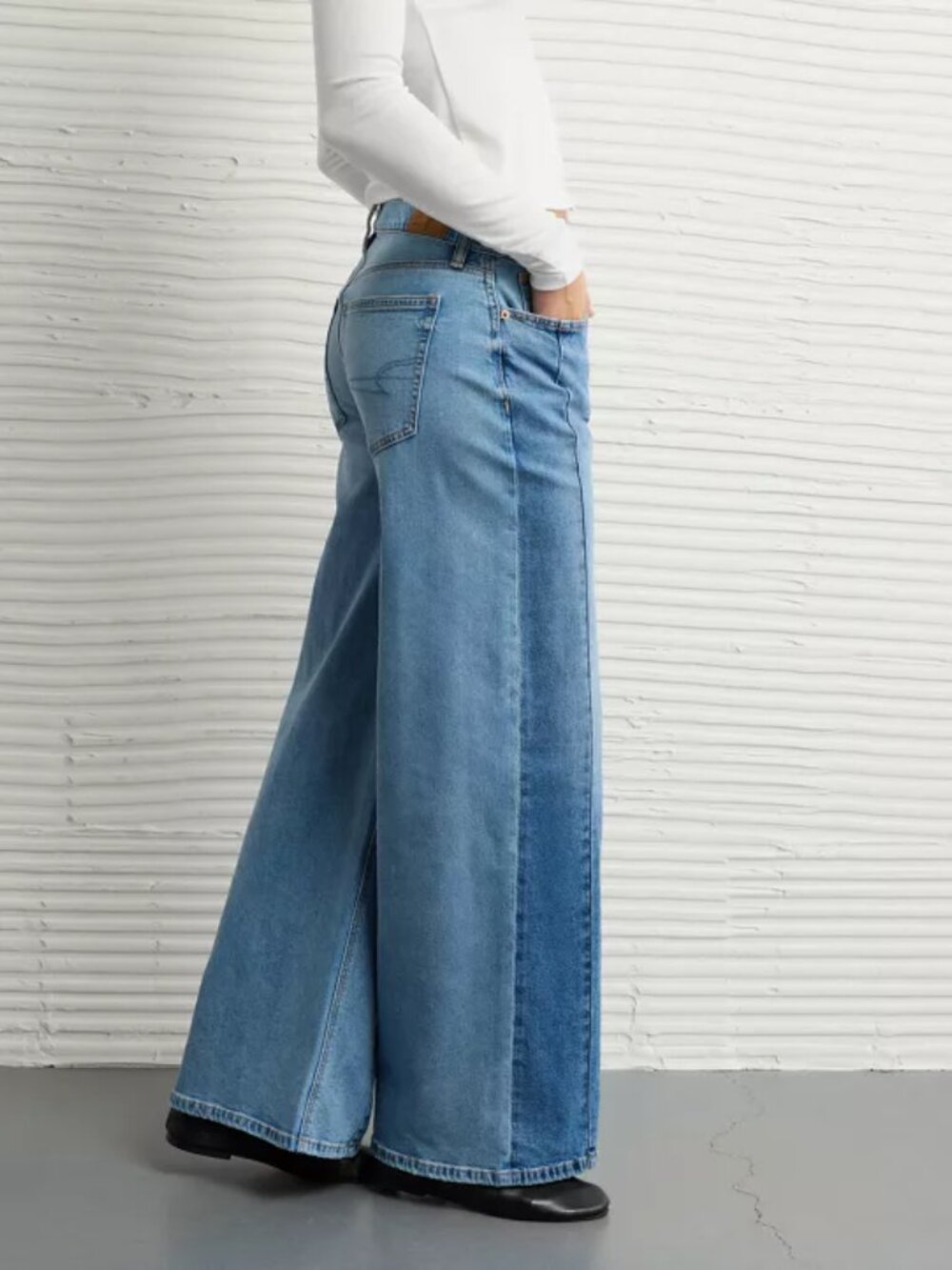 AE Dreamy Drape Stretch Low-Rise Ultra Wide-Leg Jean